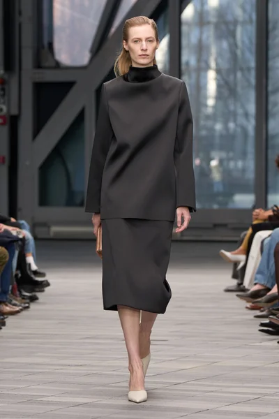 Look 48